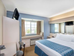 Microtel Inn & Suites by Wyndham Seneca Falls