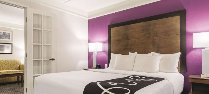 La Quinta Inn & Suites by Wyndham Alexandria Airport Hotels in Alexandria