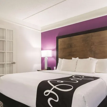 La Quinta Inn & Suites by Wyndham Alexandria Airport
