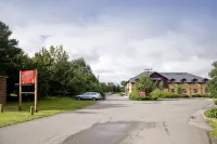 Premier Inn Bedford (Priory Marina) - parking