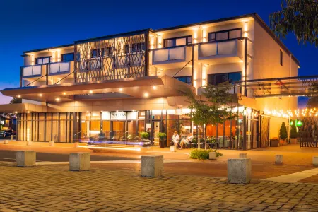 Porters Boutique Hotel Отели в г. Уэймарама