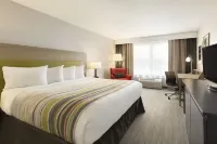 Holiday Inn Express & Suites Marquette