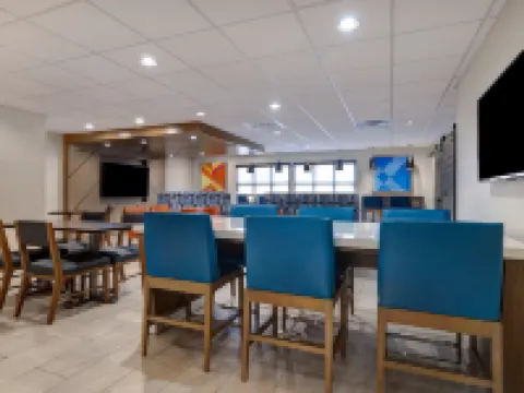 Holiday Inn Express & Suites CENTRAL OMAHA by IHG Hotels in Douglas County