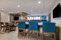 홀리데이 인 익스프레스 & 스위트 센트럴 오마하, IHG