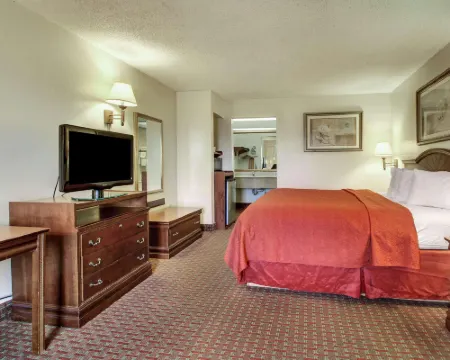 Quality Inn & Suites Clinton - Jackson West Hotels in Clinton