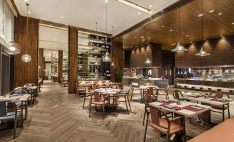 DoubleTree by Hilton Hotel Shenzhen Longhua