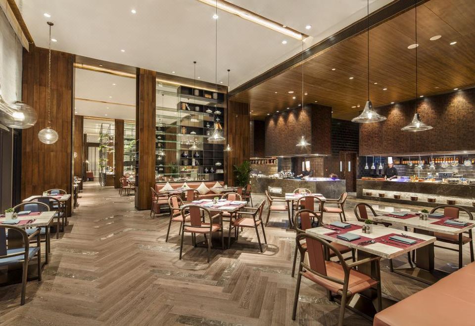 1. 더블트리 바이 ..