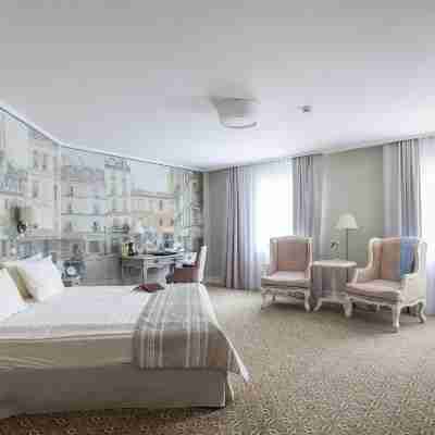 Renomme Rooms