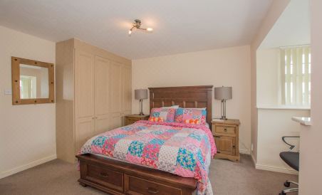 Modern 4 Bedroom Detached House in Cardiff - Housity