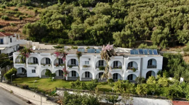 Spiros Studios Hotel di 