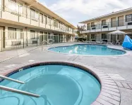 The Oakhurst Inn at Yosemite - Hot Tub