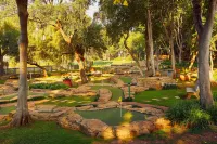 First Group Magalies Park Hotel dekat Lion Park