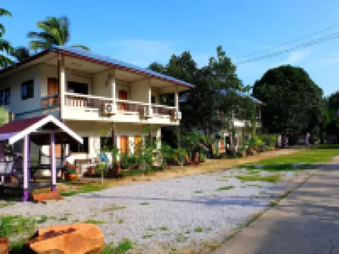 รุ่งอรุณรีสอร์ท โรงแรมในอำเภอ ไชยา