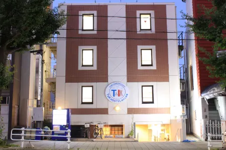 T and K Hostel Kobe Sannomiya East Отели рядом с достопримечательностью «Rokko Alpine Botanical Garden»