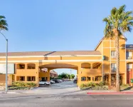 Quality Inn & Suites Westminster Seal Beach Hotel dekat Venus Spa