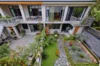 Xishan Private Hot Spring Cinema Homestay (Qingchengshan High-Speed Railway Station)