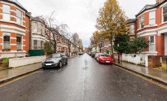 Lovely 4-Bedroom House Near Portobello