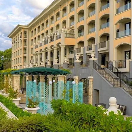 Astor Garden Hotel