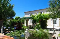 Maison d'Hôtes Le Cadran Solaire Hôtels à : Saint-Hilaire-de-Villefranche