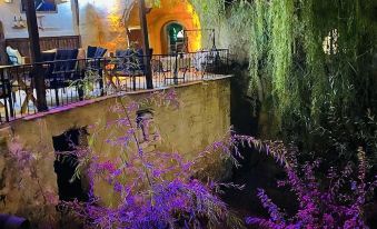 Ela Cave House - Housity