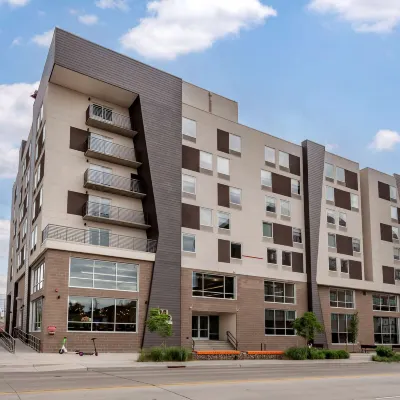Vīb Hotel by Best Western Denver RiNo Hotel dekat Koliseum Denver