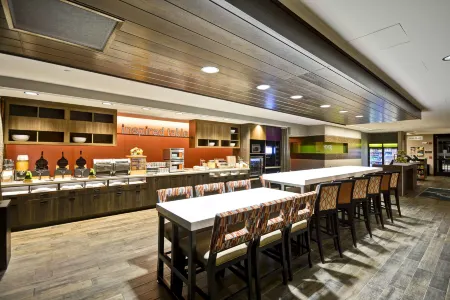 Home2 Suites by Hilton Pigeon Forge Отели рядом с достопримечательностью «Brian Hoffman's Remembering Red - A Tribute to Red Skelton»