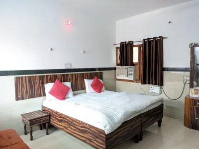 Goverdhan Hotel - Close to Railway Station and Bus Stand Hotels in Civil Lines