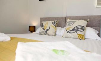 The Flintshire - North Wales - Sleeps up to 9 - Housity