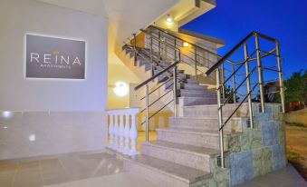 Reina Apartments