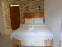 Rumah Syariah & Kolam Renang Bugenville Guesthouse