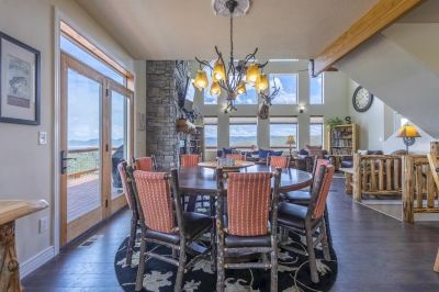 Restaurant Yard is Kids Paradise! Beach Access! Tons of Space! Photo