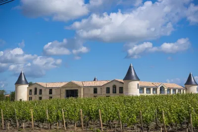 Tour Hôtel Hotels near Hourtin Plage