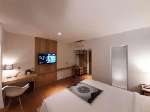 Merlyns Garden Inn 酒店