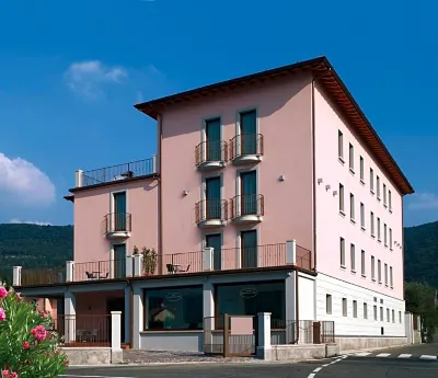 International Hotel Hotels in Ome