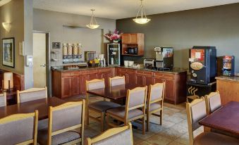 Lakeview Inns & Suites - Fort Nelson