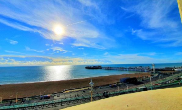 7. 어 룸 위드 어..