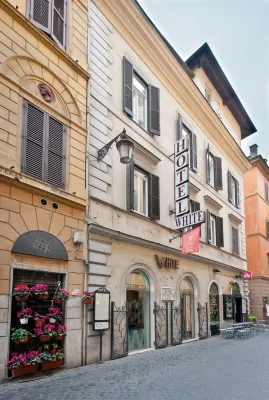 Hotel White Các khách sạn ở Trevi Fountain