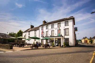 The Castle Hotel โรงแรมในLlangadog