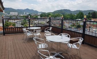 Hwangsil Tourist Hotel - Housity
