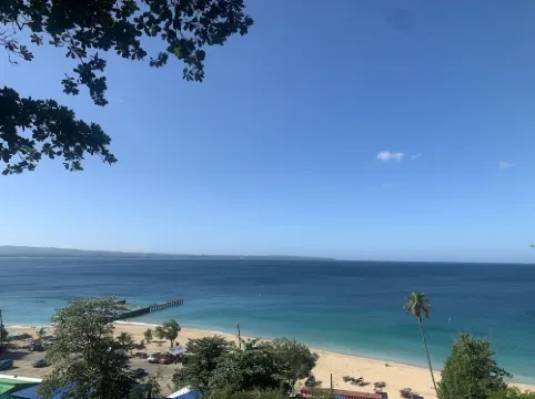 Aguadilla Sunset Apt with electricity water AC WIFI 8 minute walk from Crashboat