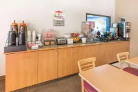 Super 8 by Wyndham Bend - breakfast