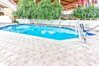 Wyndham Garden Romulus Detroit Metro Airport - Pools