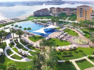 The Ritz-Carlton Abu Dhabi, Grand Canal