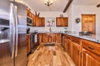 Minocqua Lake Condo! Walk 2 Downtown! Fall Weekends Open! Dock Available!