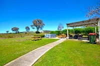 The Hallows Accommodation Hotel a South Bathurst