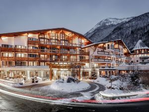 HOTEL Das Central - Alpine . Luxury . Life Sölden