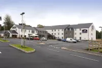 Premier Inn Lisburn - ที่มีที่จอดรถ