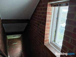 Cosy 1-Bed Apartment in Swindon private parking