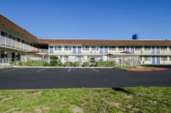 Super 8 by Wyndham Turlock