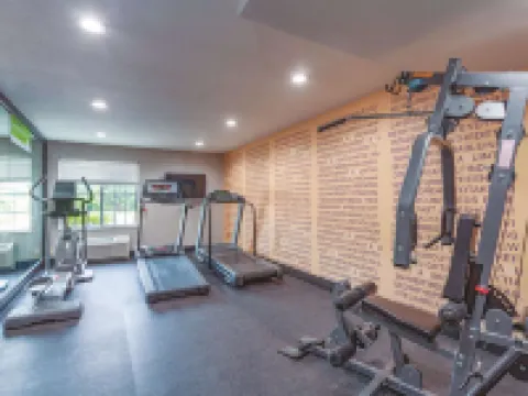 La Quinta Inn & Suites by Wyndham Knoxville North I-75 Hotels in Powell